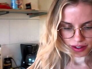 close-up blonde amateur masturbation